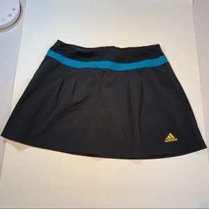 Small Adidas black blue tennis golf active skort